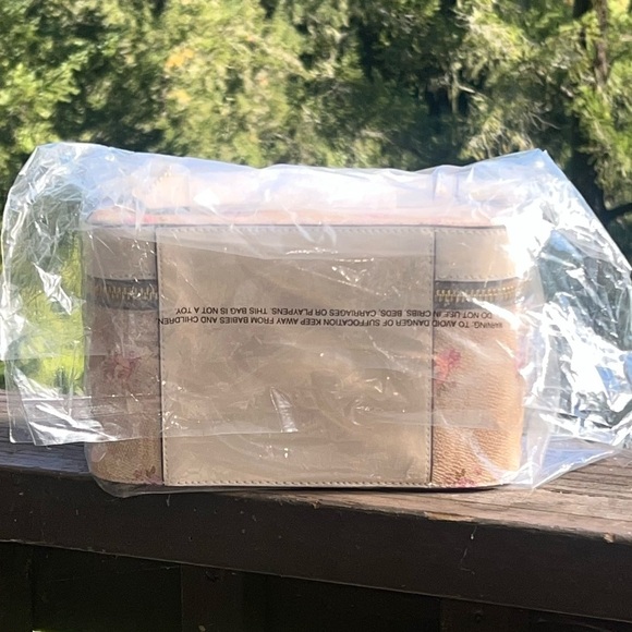 NWT COACH Cosmetic Case In Signature Canvas With Floral Print AUTHENTIC - Picture 2 of 10